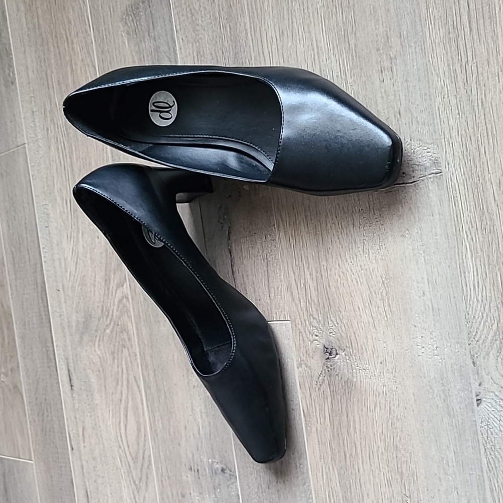 Size9 Donna Lawrence black heel
